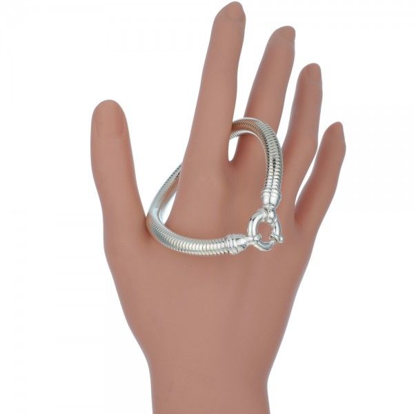 Ronde slangenarmband van 6,5 mm breed. Deze armband van snake chain is gemaakt van écht 925 zilver en wordt gratis verzonden binnen Nederland.